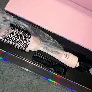 Glam Seamless Blow Out brush NEW